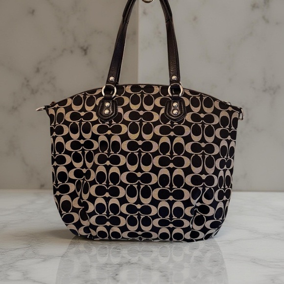 Coach Y2K Black & cream Shoulder Bag,signature C pattern in excellent condition - Picture 2 of 9